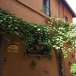 Domus Tiberina 2*