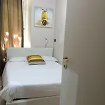 מלון Domus Tiberina 2*