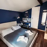 Domus Tiberina 2*