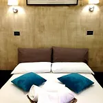 Hotel Domus Tiberina 2*