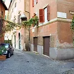 Domus Tiberina