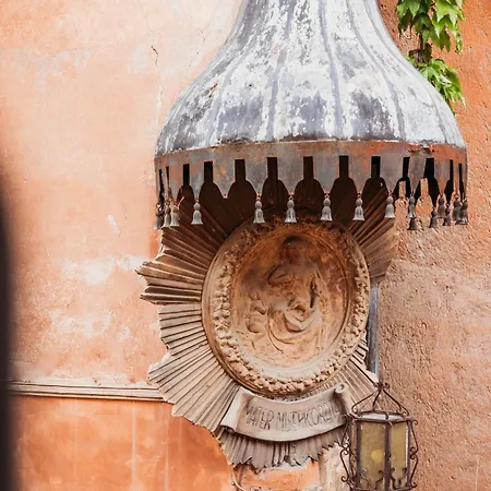 Domus Tiberina Hotel 2*